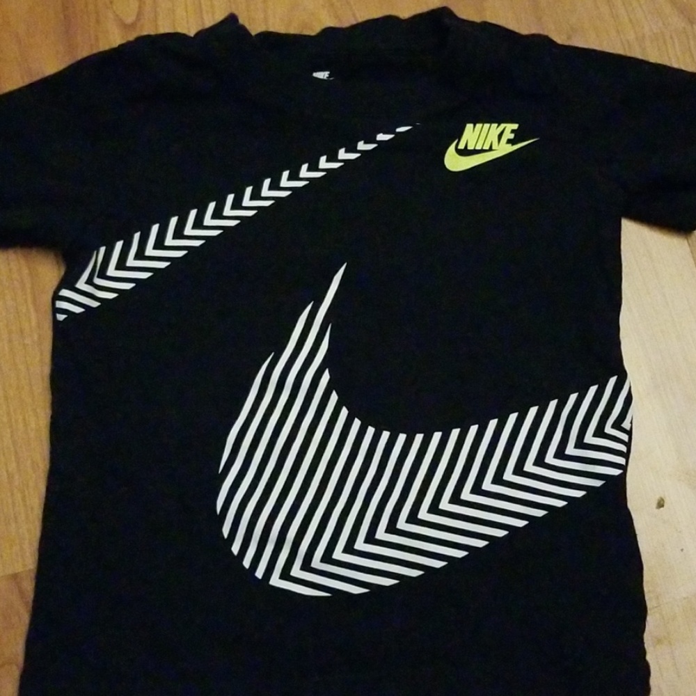 Black Nike tshirt
